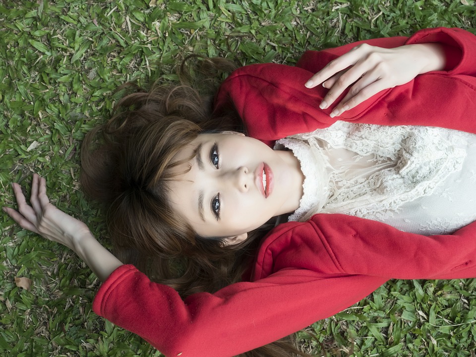 表面的な事柄に関心を持つ女子
